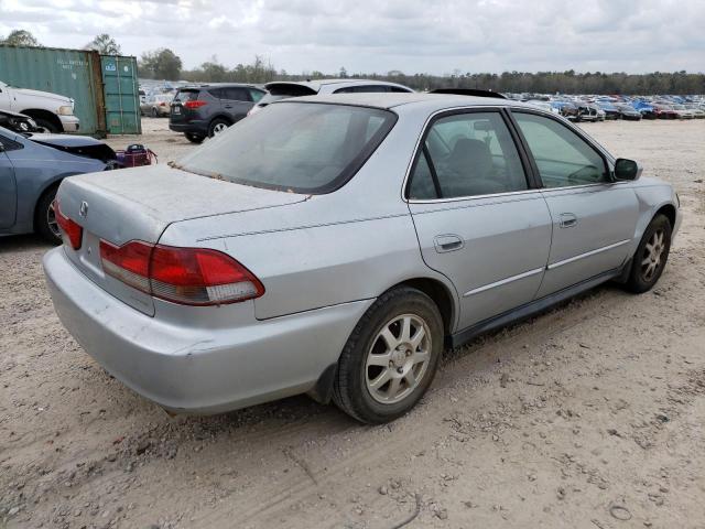 1HGCG567X2A059145 - 2002 HONDA ACCORD SE SILVER photo 3