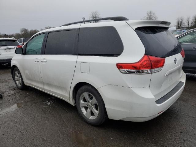 5TDKK3DC3DS337001 - 2013 TOYOTA SIENNA LE WHITE photo 2