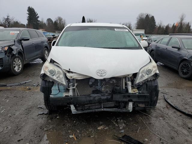 5TDKK3DC3DS337001 - 2013 TOYOTA SIENNA LE WHITE photo 5