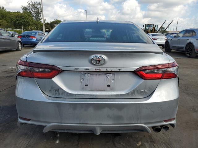 4T1G11AK6PU787231 - 2023 TOYOTA CAMRY SE NIGHT SHADE SILVER photo 6