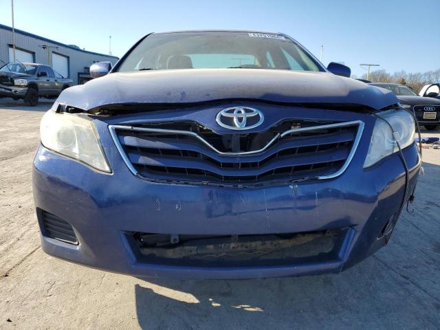 4T4BF3EK5BR118867 - 2011 TOYOTA CAMRY BASE BLUE photo 5