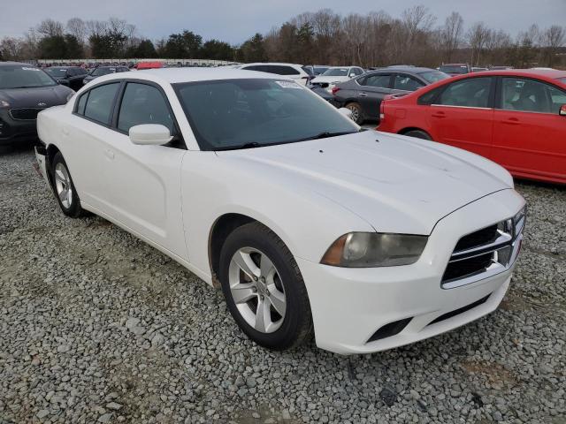 2C3CDXBG6DH610916 - 2013 DODGE CHARGER SE WHITE photo 4