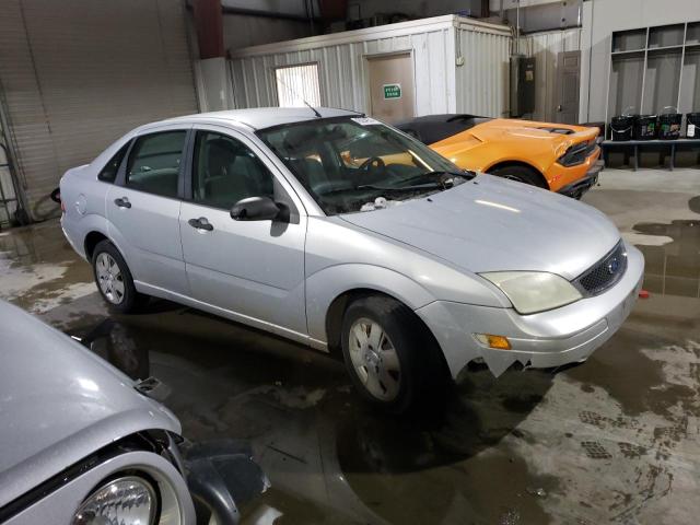 1FAFP34N97W108238 - 2007 FORD FOCUS ZX4 SILVER photo 4