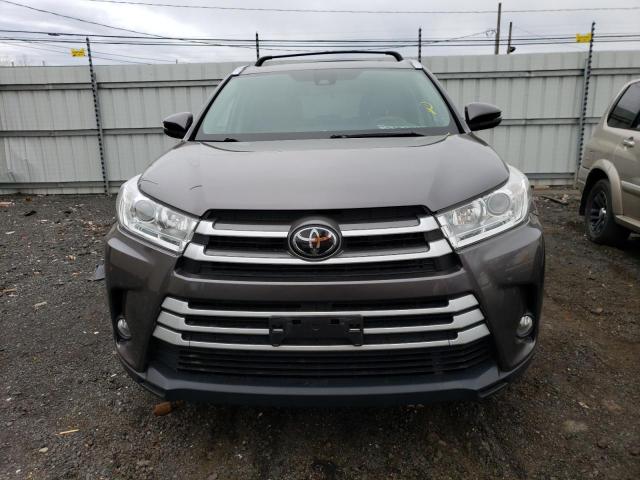 5TDJZRFH7KS562599 - 2019 TOYOTA HIGHLANDER SE GRAY photo 5