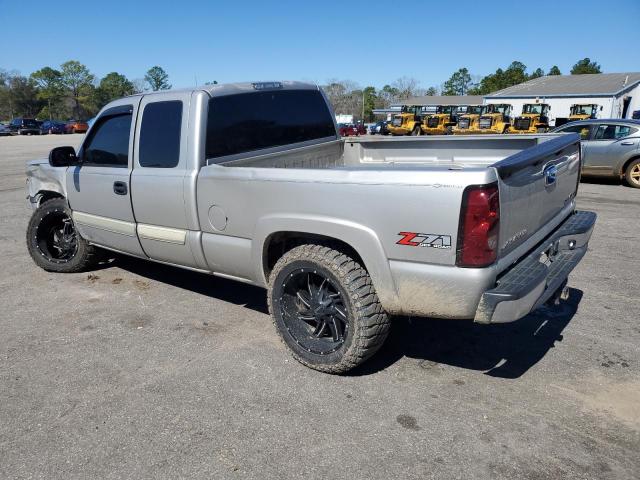 2GCEK19BX51336213 - 2005 CHEVROLET SILVERADO K1500 SILVER photo 2