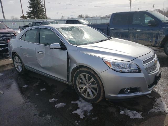 1G11H5SAXDF268890 - 2013 CHEVROLET MALIBU LTZ ვერცხლისფერი ფოტო 4