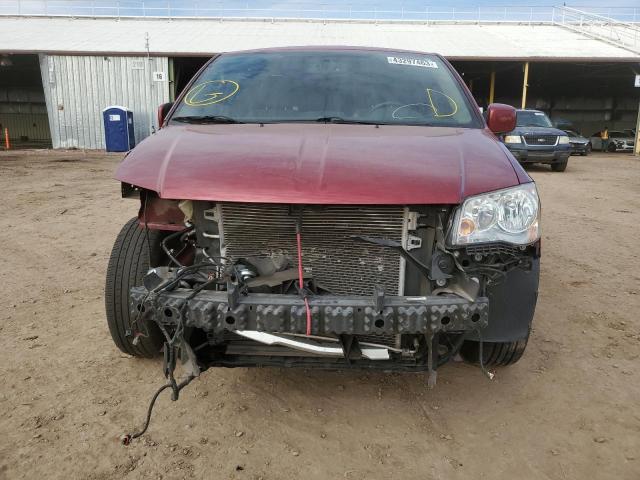 2C4RC1BG4FR572153 - 2015 CHRYSLER TOWN & COU RED photo 5