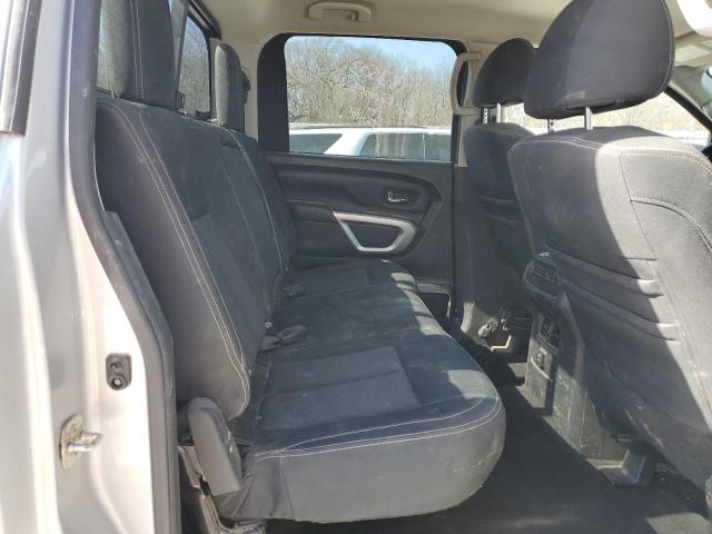 1N6AA1E53JN551536 - 2018 NISSAN TITAN SV SILVER photo 10