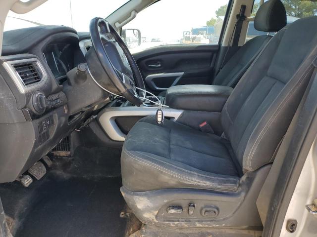 1N6AA1E53JN551536 - 2018 NISSAN TITAN SV SILVER photo 7