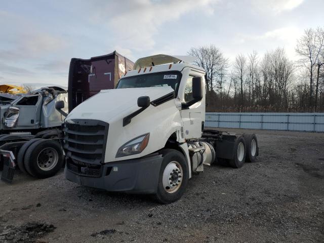 3AKJHLDV0MSMS0153 - 2021 FREIGHTLINER CASCADIA 1 WHITE photo 2