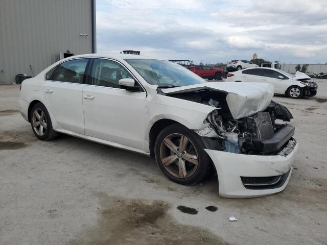 1VWBT7A39EC054904 - 2014 VOLKSWAGEN PASSAT SE WHITE photo 4