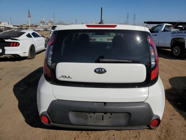 KNDJN2A21G7374359 - 2016 KIA SOUL WHITE photo 6