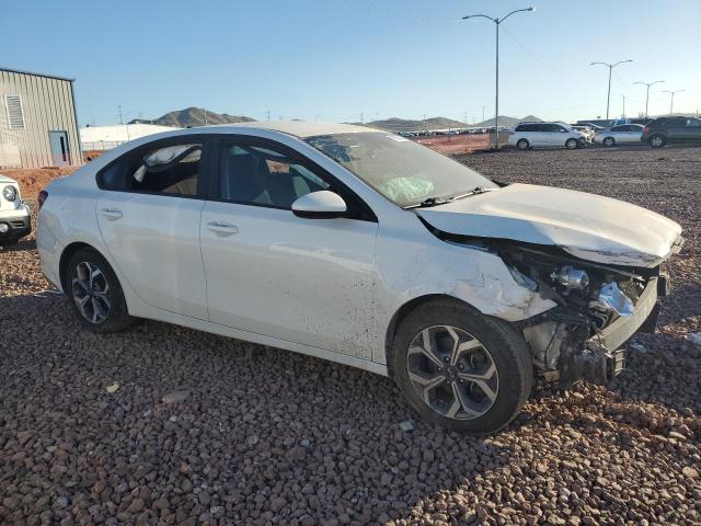 3KPF24AD3KE134119 - 2019 KIA FORTE FE WHITE photo 4