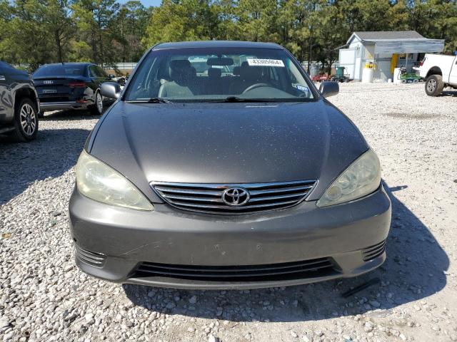 4T1BE32K15U978285 - 2005 TOYOTA CAMRY LE GRAY photo 5