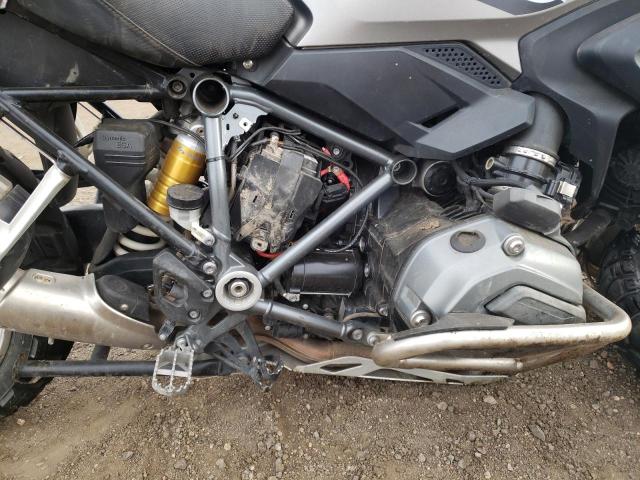 WB10A6106JZ656938 - 2018 BMW R1200 GS GRAY photo 7