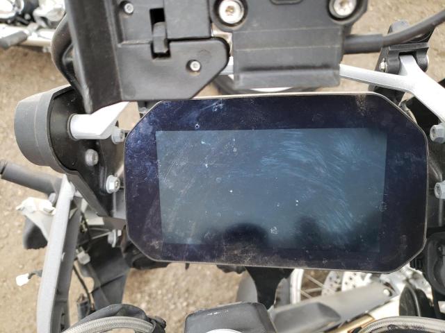 WB10A6106JZ656938 - 2018 BMW R1200 GS GRAY photo 8