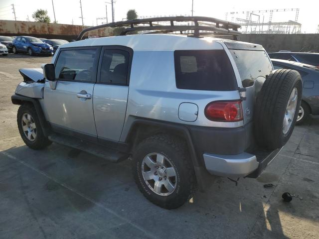 JTEZU11F58K003931 - 2008 TOYOTA FJ CRUISER SILVER photo 2