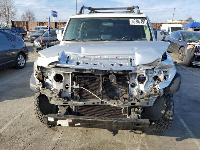 JTEZU11F58K003931 - 2008 TOYOTA FJ CRUISER SILVER photo 5