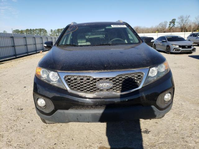 5XYKTCA68CG302462 - 2012 KIA SORENTO BASE BLACK photo 5