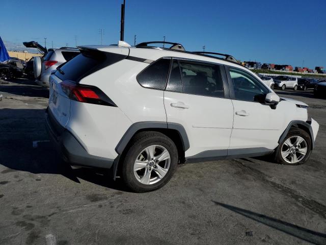 2T3W1RFV6KW004289 - 2019 TOYOTA RAV4 XLE WHITE photo 3