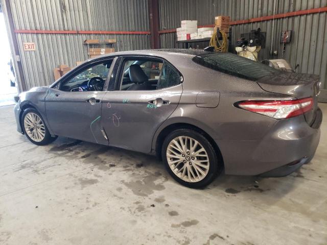 4T1B11HK8JU078033 - 2018 TOYOTA CAMRY L GRAY photo 2