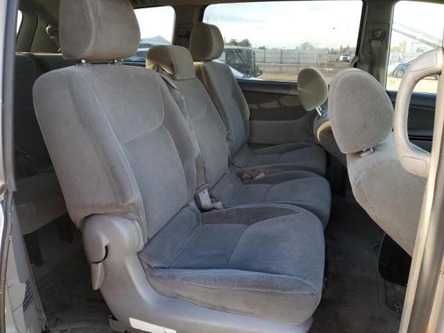 5TDZA23C84S058964 - 2004 TOYOTA SIENNA CE SILVER photo 11