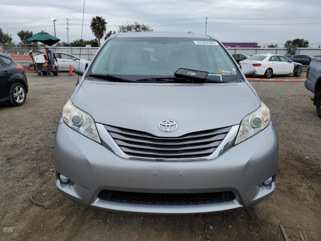 5TDYK3DC9DS342889 - 2013 TOYOTA SIENNA XLE SILVER photo 5