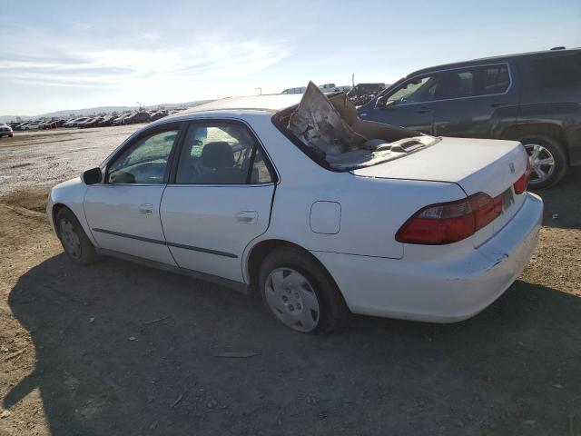 1HGCG1641WA038205 - 1998 HONDA ACCORD LX WHITE photo 2