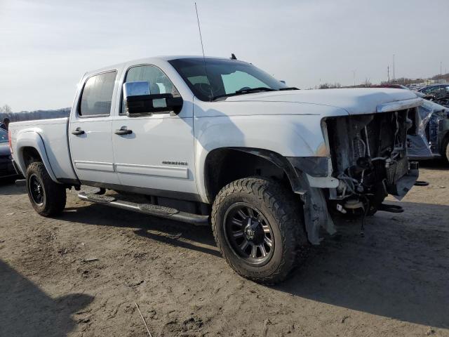 1GT120C82DF114441 - 2013 GMC SIERRA K2500 SLE WHITE photo 4