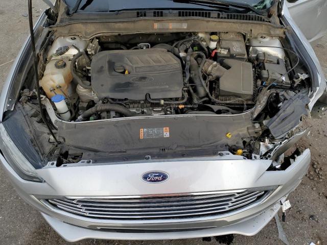 3FA6P0HD8JR196919 - 2018 FORD FUSION SE WHITE photo 11