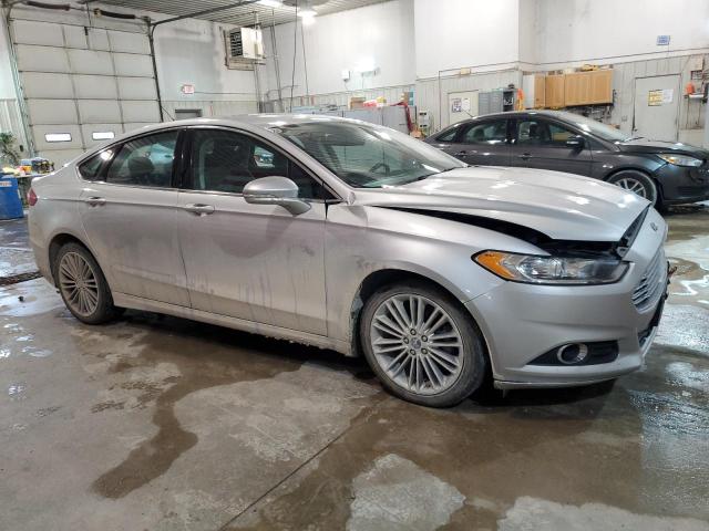 1FA6P0HD7F5122319 - 2015 FORD FUSION SE SILVER photo 4