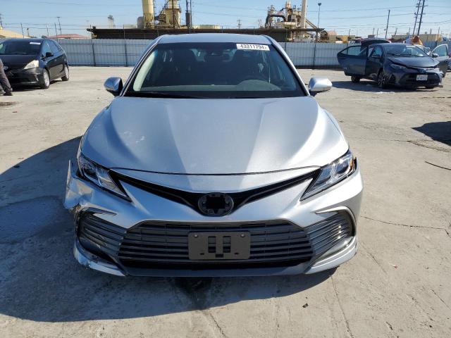 4T1C11AK4PU749611 - 2023 TOYOTA CAMRY LE SILVER photo 5