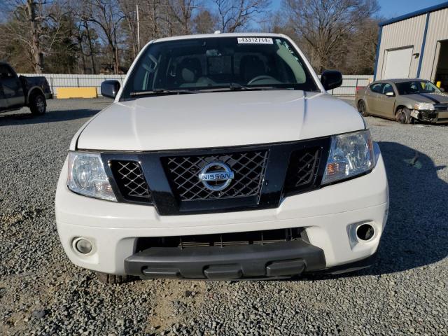 1N6AD0EVXJN731565 - 2018 NISSAN FRONTIER S WHITE photo 5