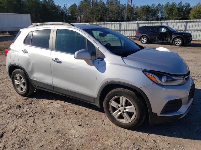 KL7CJLSB8LB016849 - 2020 CHEVROLET TRAX 1LT SILVER photo 4