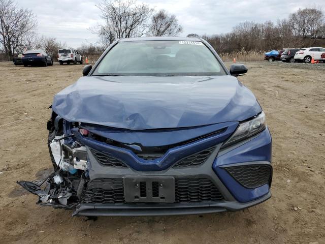 4T1T31AK2RU062060 - 2024 TOYOTA CAMRY SE NIGHT SHADE BLUE photo 5