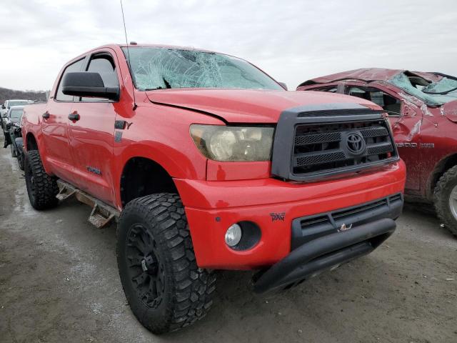 5TFHY5F15BX178795 - 2011 TOYOTA TUNDRA CREWMAX LIMITED RED photo 4