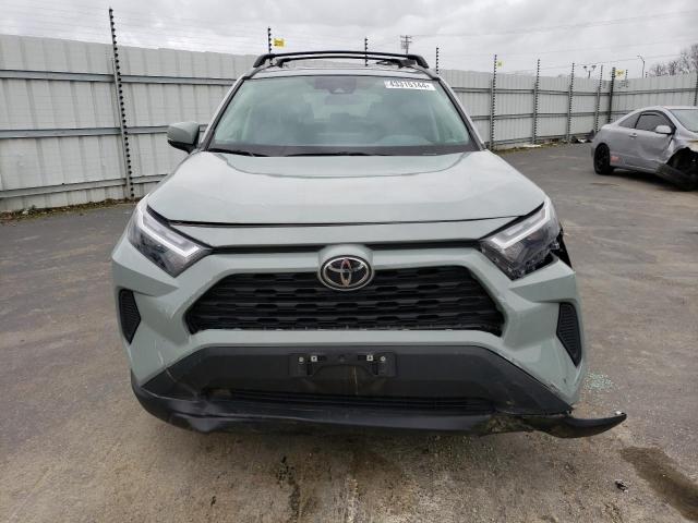 2T3P1RFV3NW287999 - 2022 TOYOTA RAV4 XLE GRAY photo 5