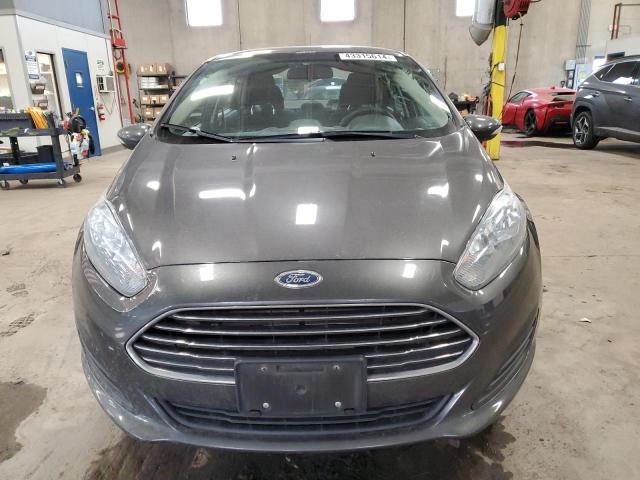 3FADP4BJ5JM112159 - 2018 FORD FIESTA SE GRAY photo 5