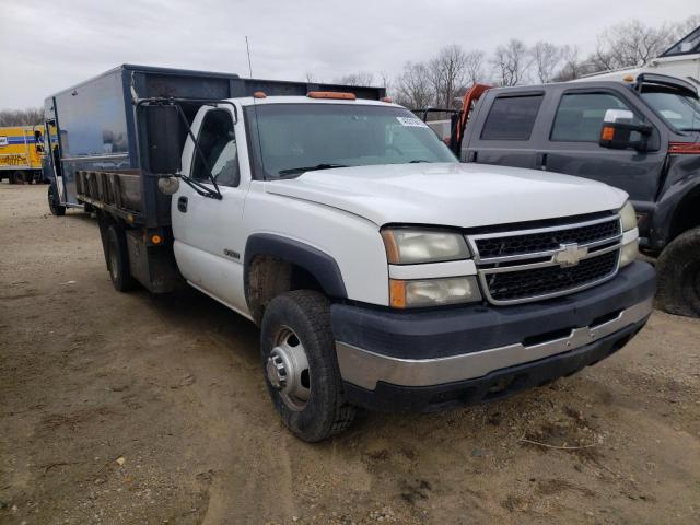 1GBJC34U36E133443 - 2006 CHEVROLET SILVERADO C3500 WHITE photo 4