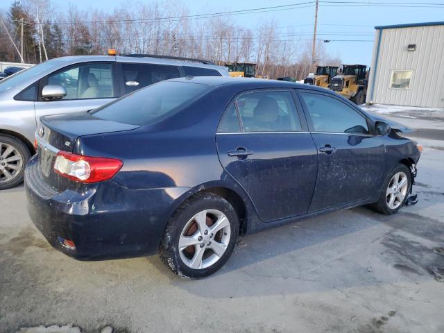 2T1BU4EE1DC930798 - 2013 TOYOTA COROLLA BASE Blau Foto 3