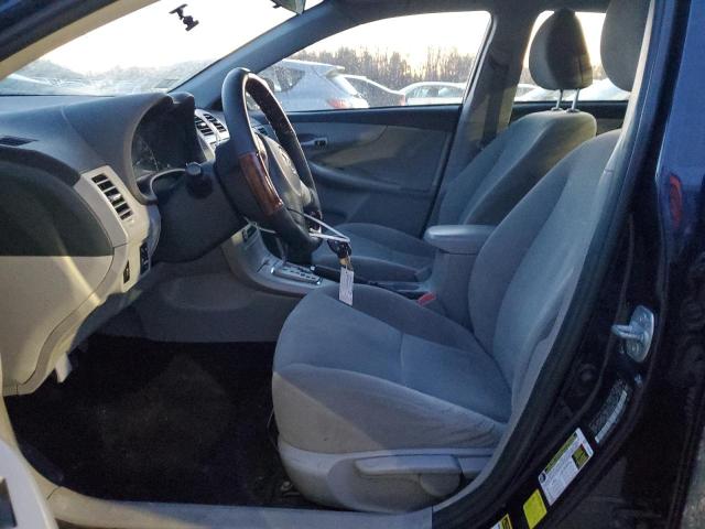 2T1BU4EE1DC930798 - 2013 TOYOTA COROLLA BASE Blau Foto 7