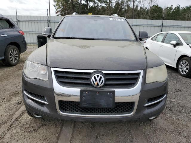 WVGBE77L18D043071 - 2008 VOLKSWAGEN TOUAREG 2 V6 GRAY photo 5