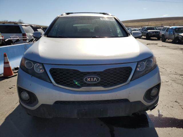 5XYKT3A68CG265106 - 2012 KIA SORENTO BASE SILVER photo 5