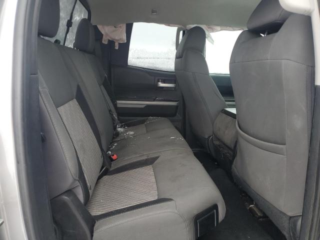 5TFUW5F1XHX642032 - 2017 TOYOTA TUNDRA DOUBLE CAB SR/SR5 SILVER photo 10