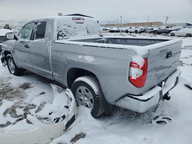 5TFUW5F1XHX642032 - 2017 TOYOTA TUNDRA DOUBLE CAB SR/SR5 SILVER photo 2