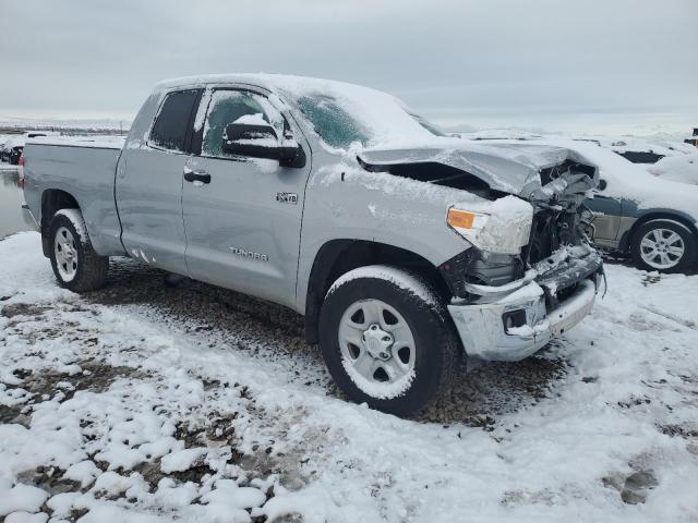 5TFUW5F1XHX642032 - 2017 TOYOTA TUNDRA DOUBLE CAB SR/SR5 SILVER photo 4