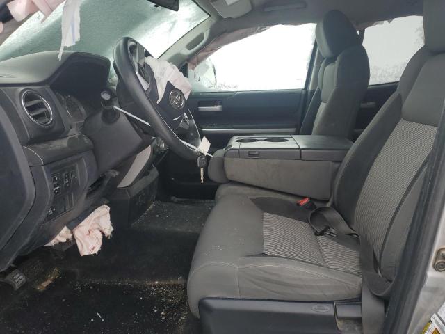 5TFUW5F1XHX642032 - 2017 TOYOTA TUNDRA DOUBLE CAB SR/SR5 SILVER photo 7