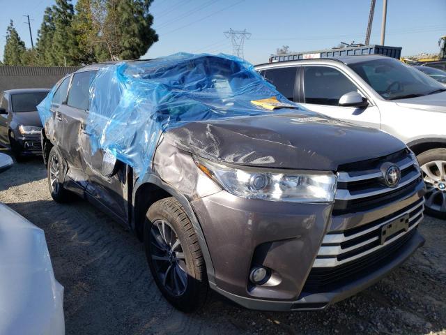 5TDKZRFH7HS193806 - 2017 TOYOTA HIGHLANDER SE GRAY photo 4