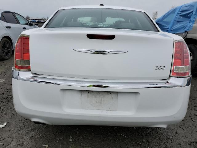 2C3CCAAG3CH312310 - 2012 CHRYSLER 300 WHITE photo 6