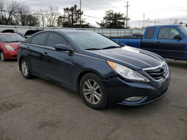 5NPEB4AC3DH675799 - 2013 HYUNDAI SONATA GLS BLUE photo 4